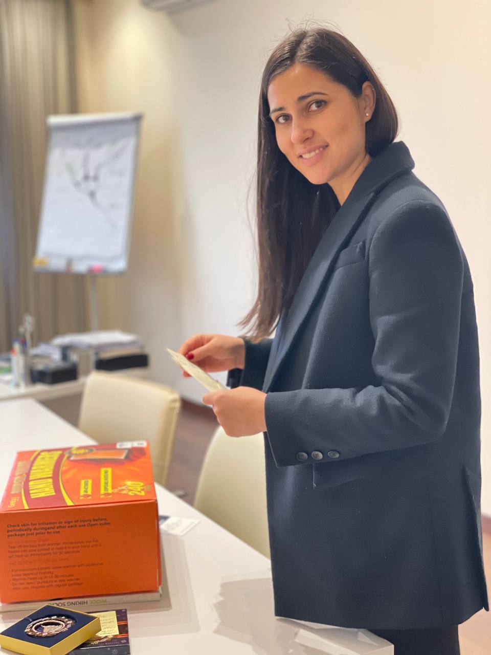  В Раде показали рождественские подарки: что присылают народным депутатам - фото 2