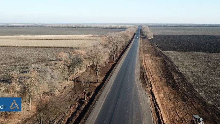 Новое покрытие: трассу, пролегающую через две области, отремонтировали Новое покрытие: трассу, пролегающую через две области, отремонтировали