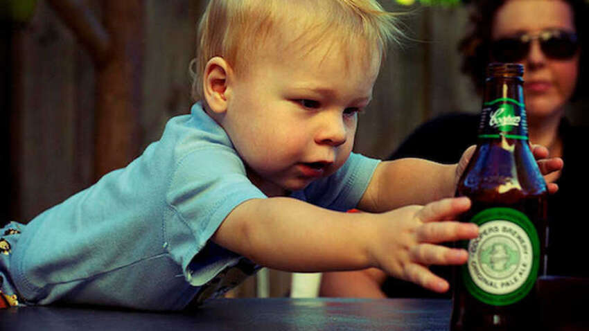 Двухлетний ребенок отравился алкоголем: мальчик погиб