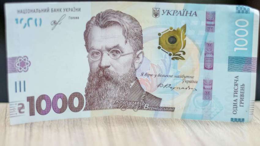 Кабмін дозволив купувати ліки за "тисячу Зеленського", але не всім: що кажуть експерти