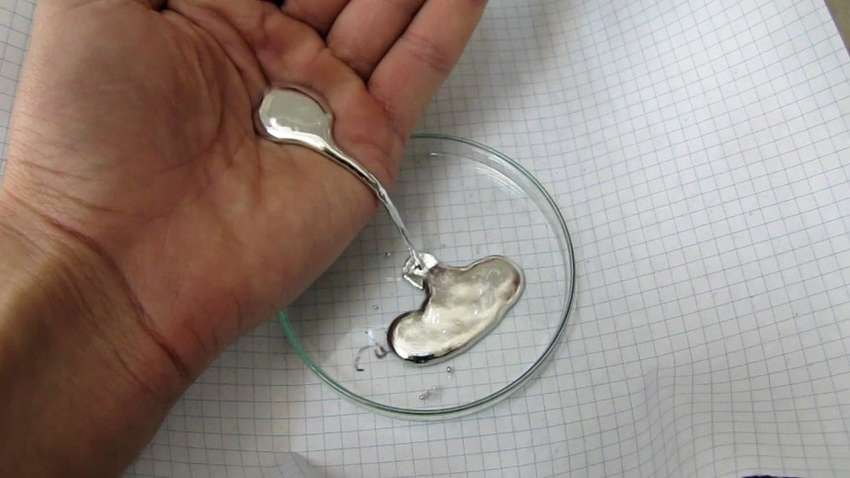 "Угощение" с эвакуацией: в РФ школьник разливал из банки ртуть в ладони одноклассников