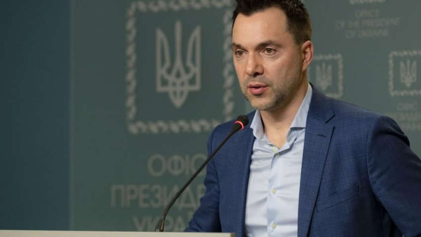 В Верховной Раде собирают подписи с требованием уволить Арестовича В Верховной Раде собирают подписи с требованием уволить Арестовича