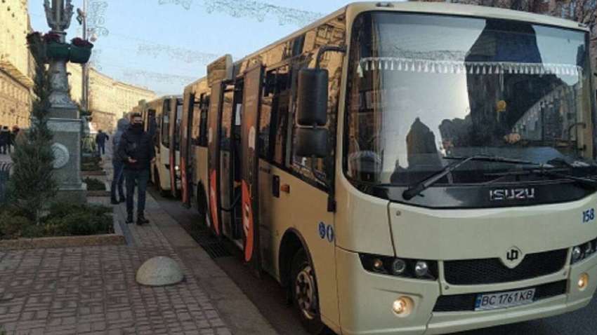 Маршрутчики собрались на митинг у КГГА: требуют не повышать стоимость проезда