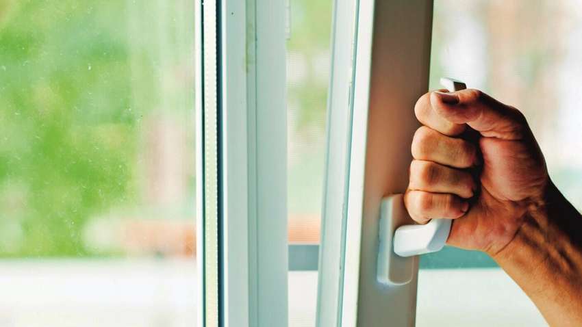 Ученые выяснили, как снизить риск заражения коронавирусом в помещении Ученые выяснили, как снизить риск заражения коронавирусом в помещении