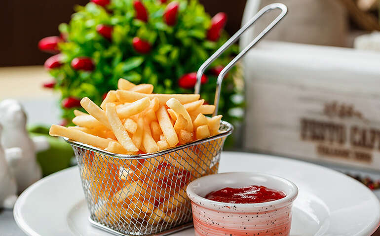 Картофель фри и кола могут облегчить головную боль