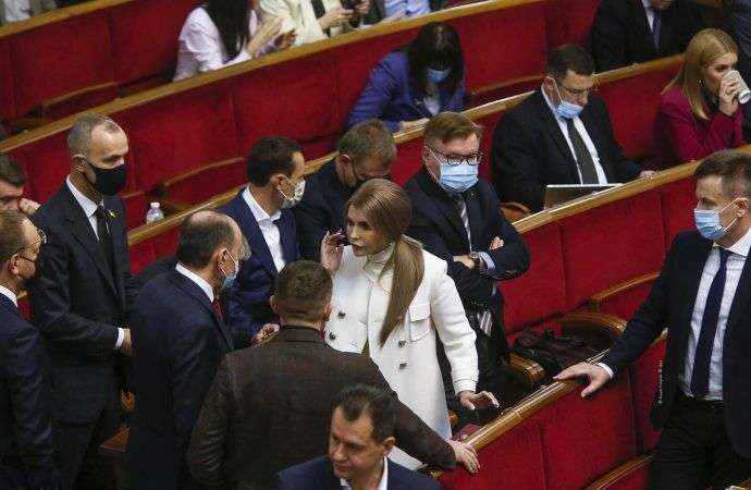 В белоснежном костюме: Юлия Тимошенко сыграла на барабанах (ВИДЕО) В белоснежном костюме: Юлия Тимошенко сыграла на барабанах (ВИДЕО)