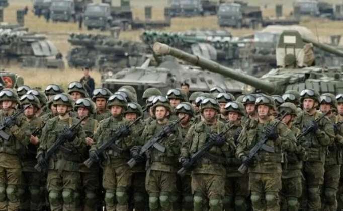 Росія зібрала 200 тисяч військових на одному з напрямків Росія зібрала 200 тисяч військових на одному з напрямків