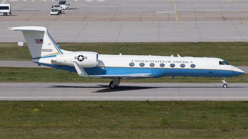 В Москве приземлился самолет ВВС США: кто из Белого дома мог прилететь в Россию В Москве приземлился самолет ВВС США: кто из Белого дома мог прилететь в Россию