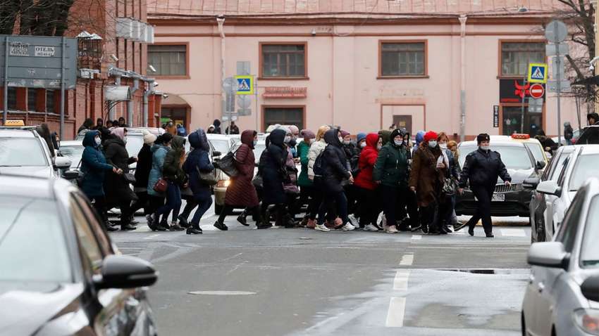 Таджики массово уезжают из РФ: мигранты боятся репрессий Таджики массово уезжают из РФ: мигранты боятся репрессий