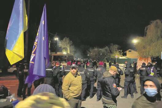 Ветеран АТО: дивно виходить - питання у Зеленського до Медведчука, але тітушок направляють до будинку Порошенко