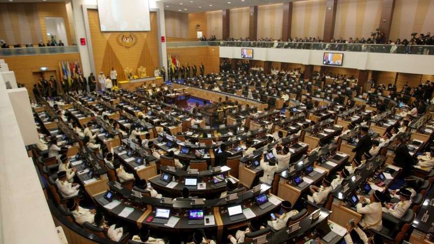 Депутатам Малайзии разрешат спать в парламенте