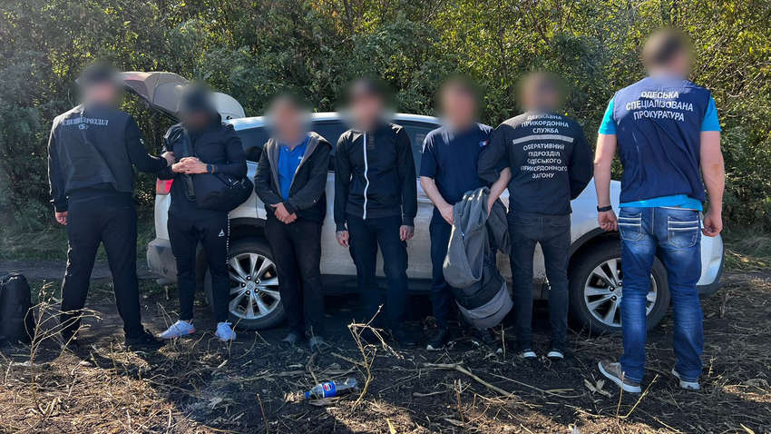 "Путь за границу": в Одесской области задержали организаторов схемы переправки военнообязанных "Путь за границу": в Одесской области задержали организаторов схемы переправки военнообязанных