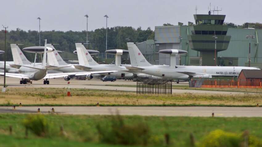 Зараз невідомі дрони літають біля бази НАТО