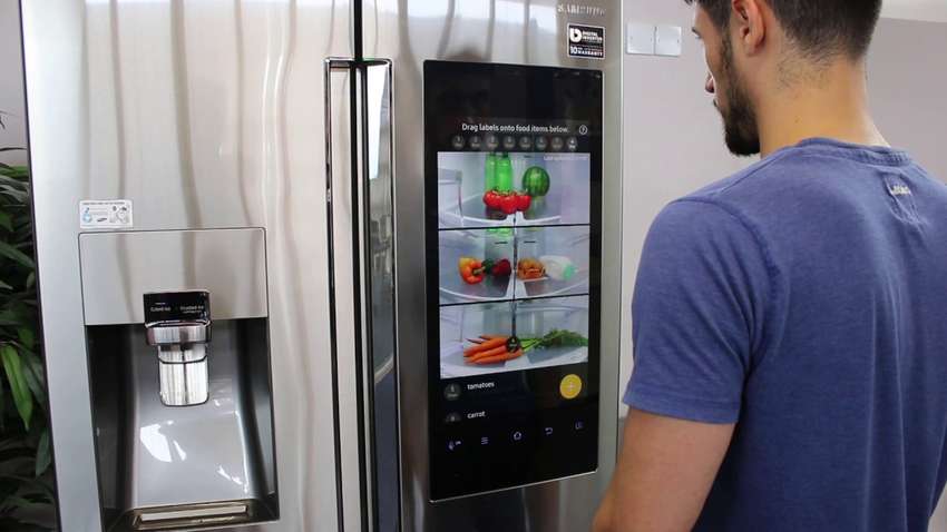 Компания Samsung представит "умный" холодильник Family Hub