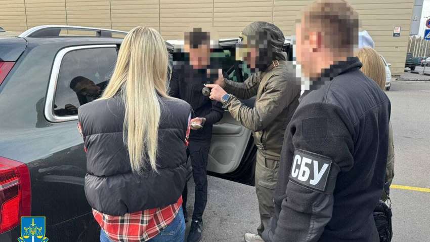 Пів сотні обшуків у Рівному: виявлено фальшиві меддовідки та 14,5 млн 