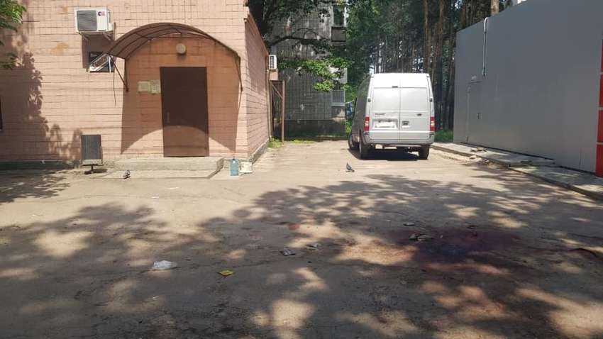 На Житомирщине вооруженный мужчина ранил восемь человек и одного убил: объявлен план "Перехват" На Житомирщине вооруженный мужчина ранил восемь человек и одного убил: объявлен план "Перехват"