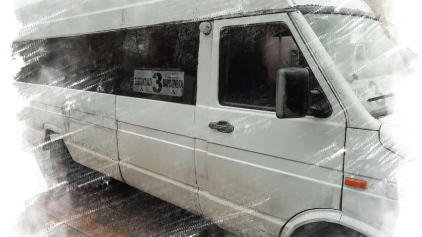 В Николаеве пассажиры подрались с ромами в маршрутке - ВИДЕО