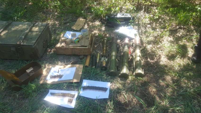 На залізниці на Донбасі знайшли ящик з вибухівкою