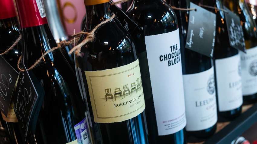 Алкоголь лише за прізвищами: в ПАР ввели незвичайну систему продажу міцних напоїв