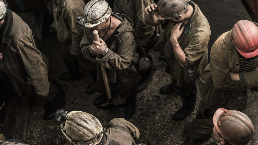 Зеленский поручил Кабмину погасить долг по зарплатам шахтеров