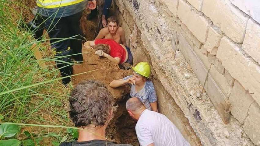 На Закарпатье людей засыпало землей: почему произошла трагедия На Закарпатье людей засыпало землей: почему произошла трагедия