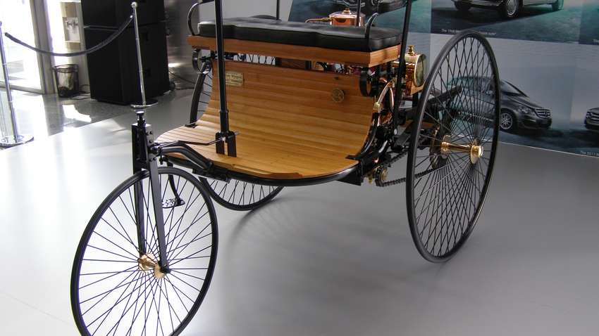 Звернемося до витоків: хто і коли створив перший автомобіль
