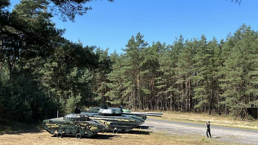Армии Германии передали российские танки в виде мишеней (ФОТО)