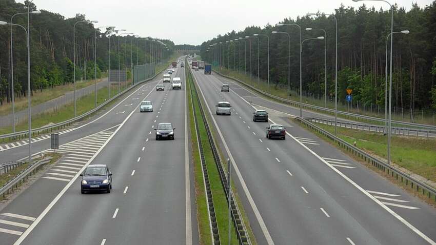 Водителей могут штрафовать за медленную езду: что известно о таком законе Водителей могут штрафовать за медленную езду: что известно о таком законе