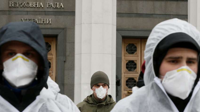 Перекрий бюджету України та закриття кордонів Росії не для всіх: яким буде понеділок