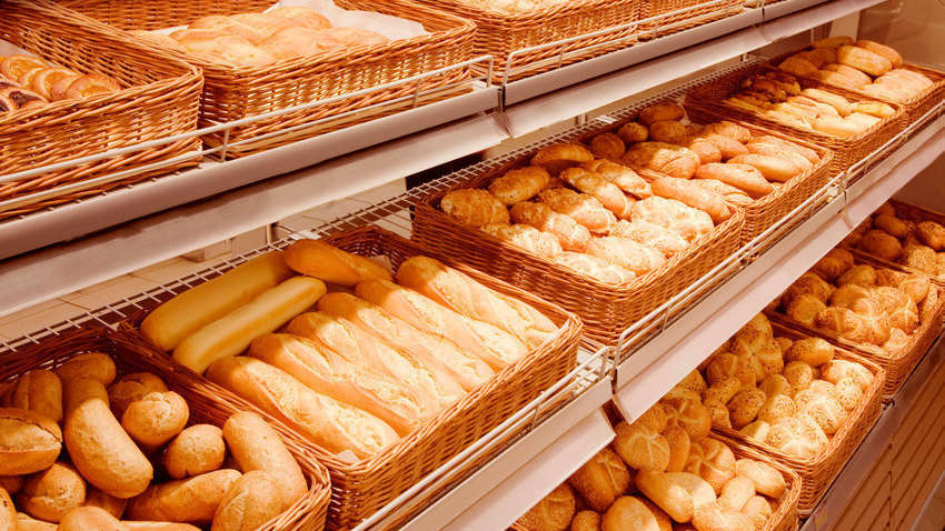 Хлеб в украинских магазинах может быть опасным: пекарь рассказал почему