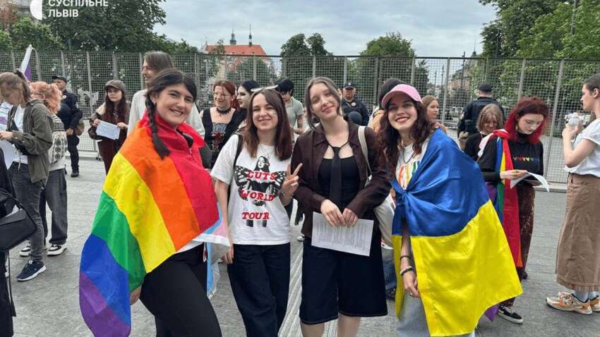Во Львове во второй раз прошла акция "ЛьвовПрайд" в поддержку ЛГБТКИ+ (ФОТО) Во Львове во второй раз прошла акция "ЛьвовПрайд" в поддержку ЛГБТКИ+ (ФОТО)