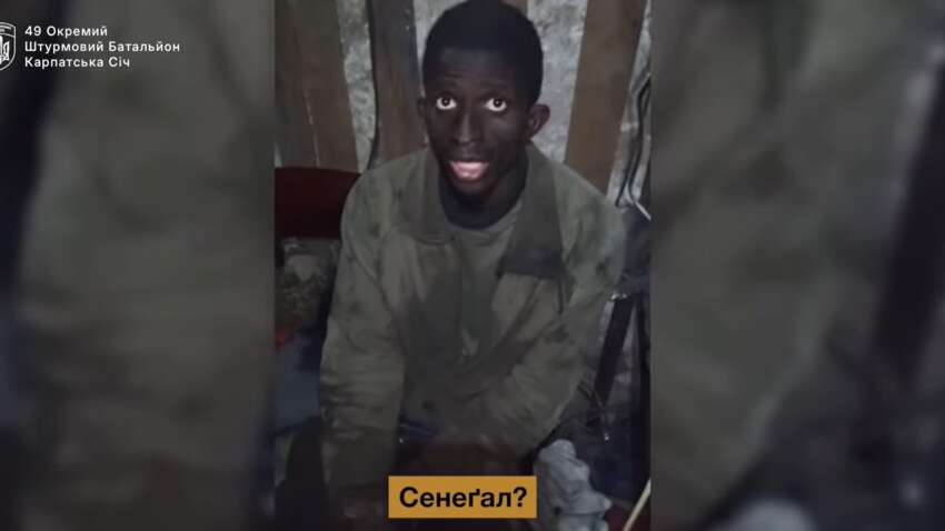 "Я больше не хочу в Европу, я хочу домой": на Донбассе взяли в плен наемника из Сенегала "Я больше не хочу в Европу, я хочу домой": на Донбассе взяли в плен наемника из Сенегала