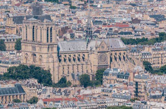 Двох француженок судять за спробу теракту біля Нотр-Дам
