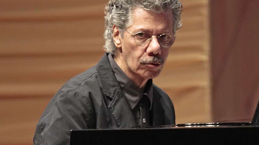 Помер відомий джазовий музикант, володар 23 Греммі