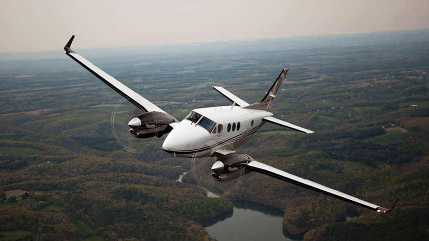 Пилот в США грозится врезаться на самолете в супермаркет (ВИДЕО)