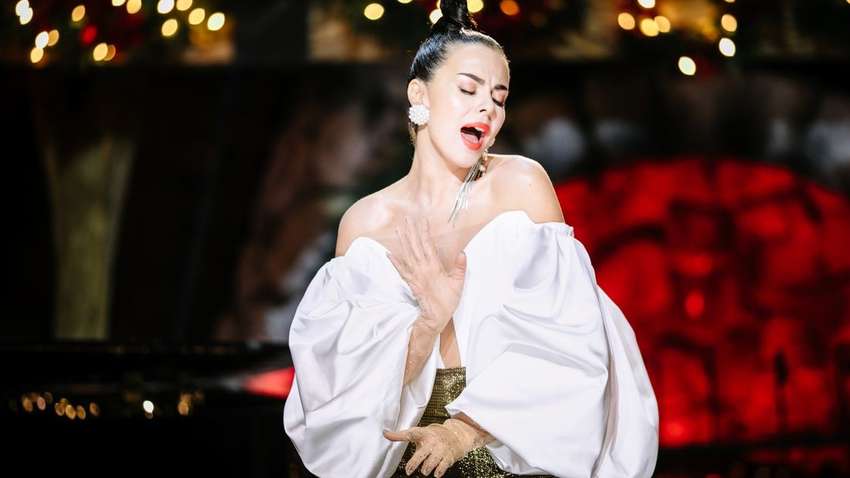 «Опошление Рождества»: Каменских раскритиковали за излишнюю сексуальность на праздничном выступлении (ВИДЕО) «Опошление Рождества»: Каменских раскритиковали за излишнюю сексуальность на праздничном выступлении (ВИДЕО)