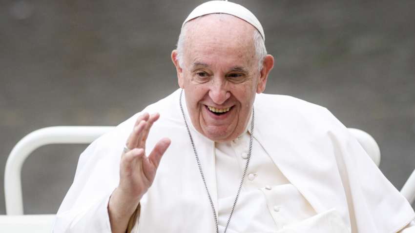 Могут ли люди высмеивать Бога: неожиданный ответ Папы Римского