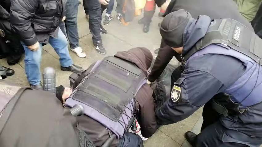 «Были проблемы с местной властью»: Офис президента прокомментировал инцидент с самоподжогом