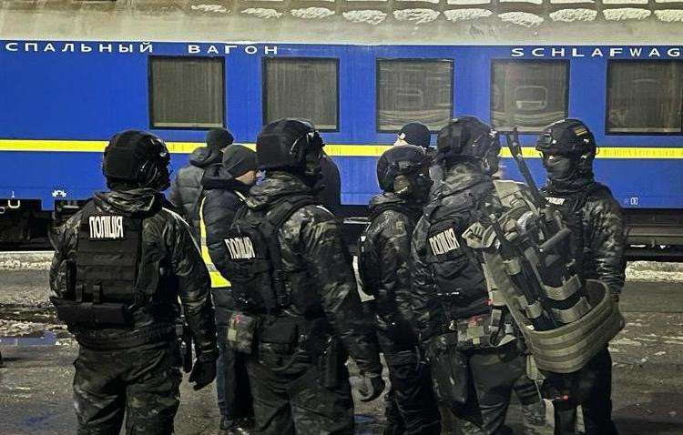 В Киеве и области проводятся рейды полиции в некоторых поездах: Укрзализныця обратилась к пассажирам