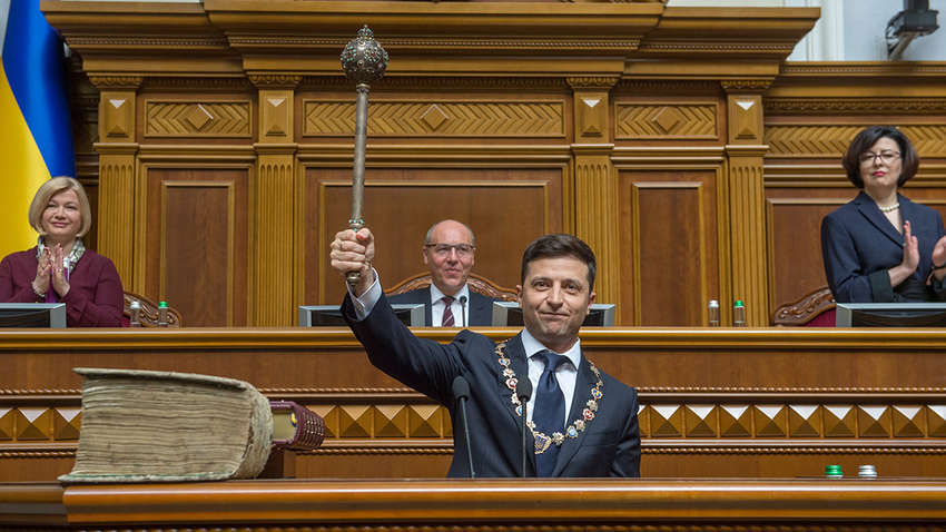 Зеленский сегодня отчитается про год работы президентом: где смотреть трансляцию из Мариинского парка