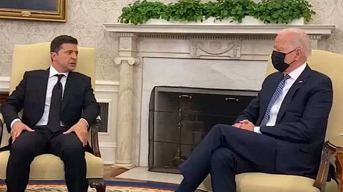 Зеленский рассказал о непростом разговоре с Байденом о членстве Украины в НАТО