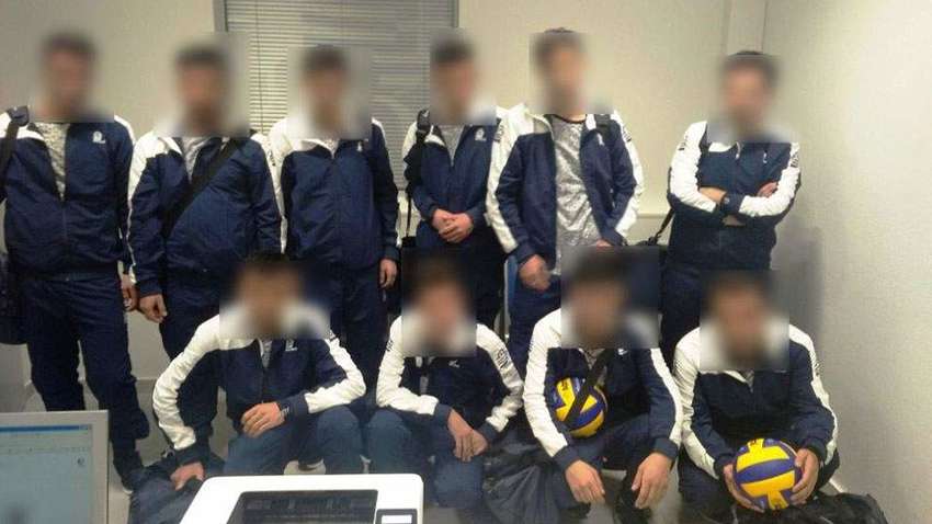 В Греции задержаны мигранты, которые выдавали себя за волейбольную команду из Украины