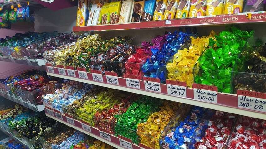 Это шокирует каждого: стало известно о самых опасных конфетах в Украине 
