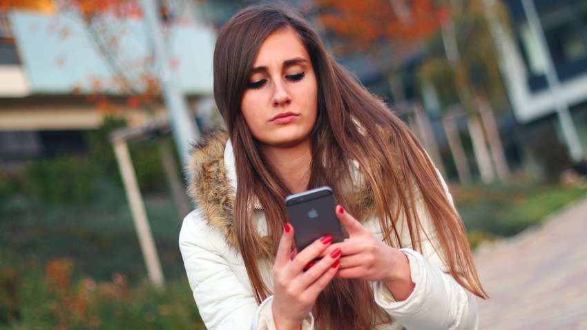 В Манчестере открыли специальные дорожки для людей со смартфонами