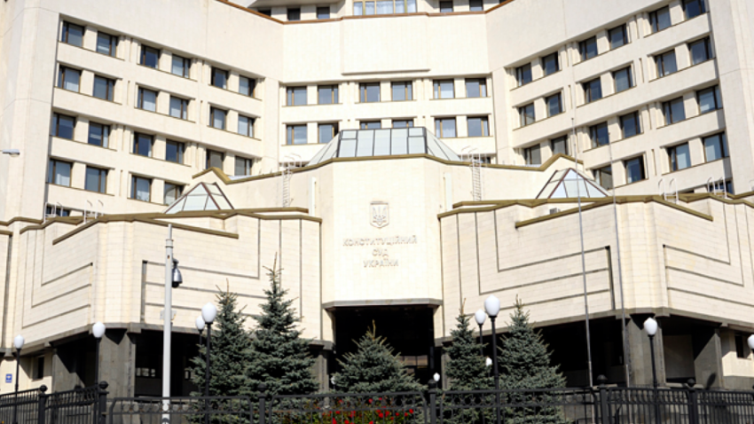 У Зеленського незадоволені рішенням КСУ про незаконність позбавлення нардепів мандатів