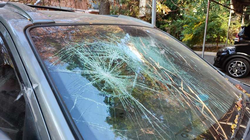 Жбурляв каміння по автівках поліціянтів та кидався на правоохоронців з ножем: в Одесі затримали хлопця Жбурляв каміння по автівках поліціянтів та кидався на правоохоронців з ножем: в Одесі затримали хлопця