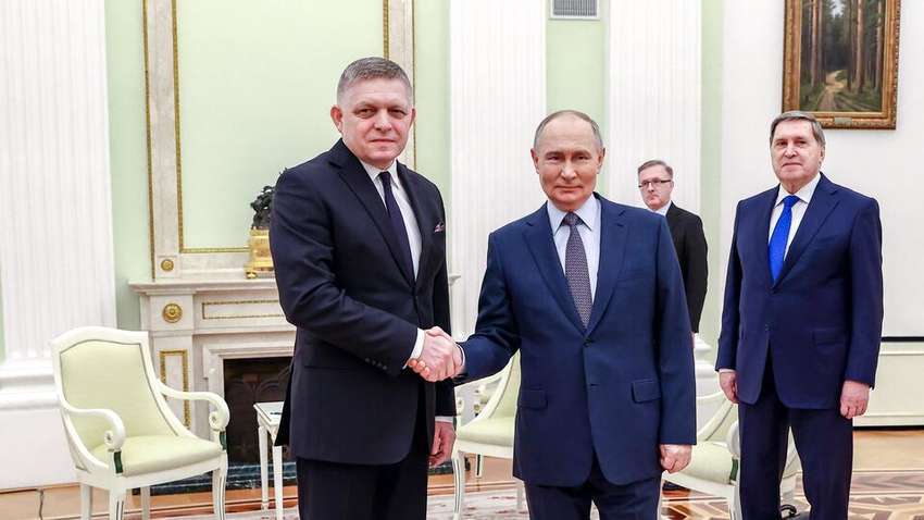 Словаки вийшли на протести: як це пов'язано з візитом Фіцо до РФ