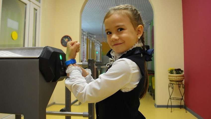 В українських школах запустять нову систему пропуску (Фото)