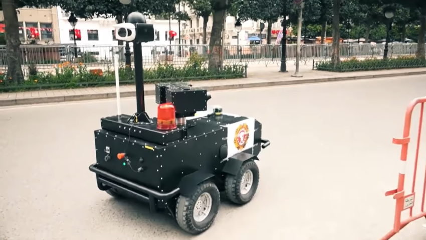 В Тунисе соблюдение карантина контролируют роботы