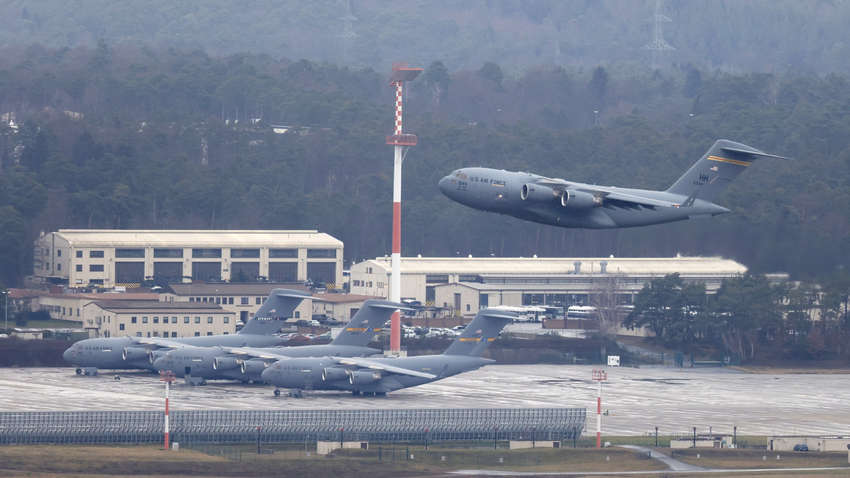 Над базою Рамштайн помічено активність невідомих російських дронів 